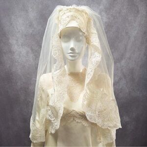 70s Wedding Dress in‎ Champagne with Empire Waist, ~25” and Lace Veil Headpiece